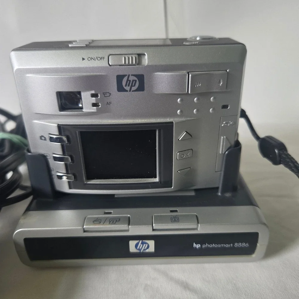 HP Photosmart 735 Digital Camera 3.2MP 15x Zoom Pentax Len with 8886 Dock Bundle